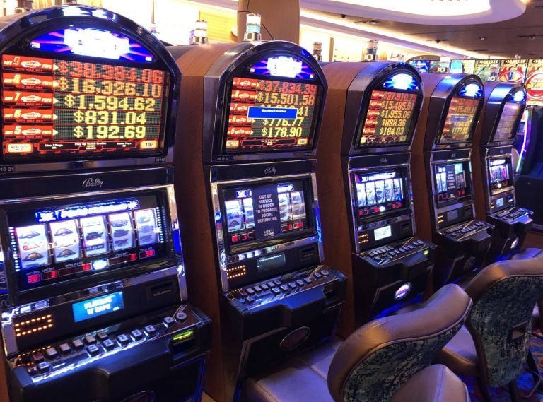 Menu permainan slot di aplikasi mobile